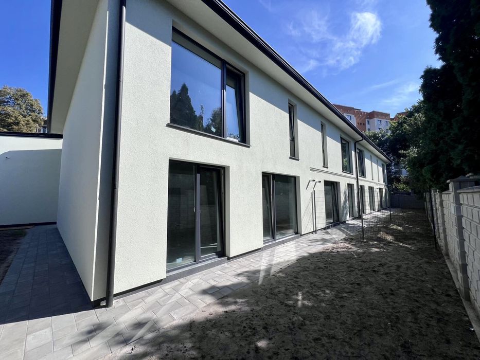 Продаж Котеджів в самому центрі