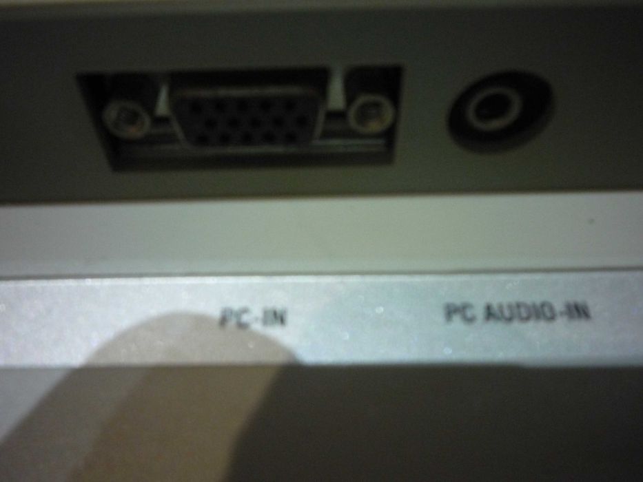 TV Crown Lcd a funcionar corretamente e com comando novo