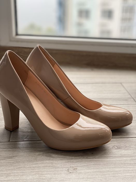 Продам туфлі жіночі, розмір 39, лаковані