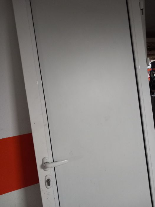 Porta alumínio  210