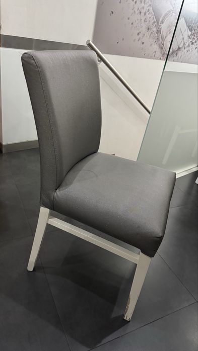 Mesas, cadeiras, sofas e móvel