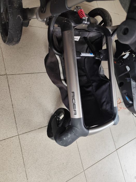 Carrinho e Cadeiras de Bebê