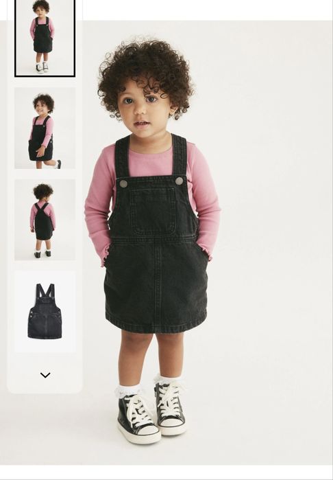 Чорна джинсова сукня з передником