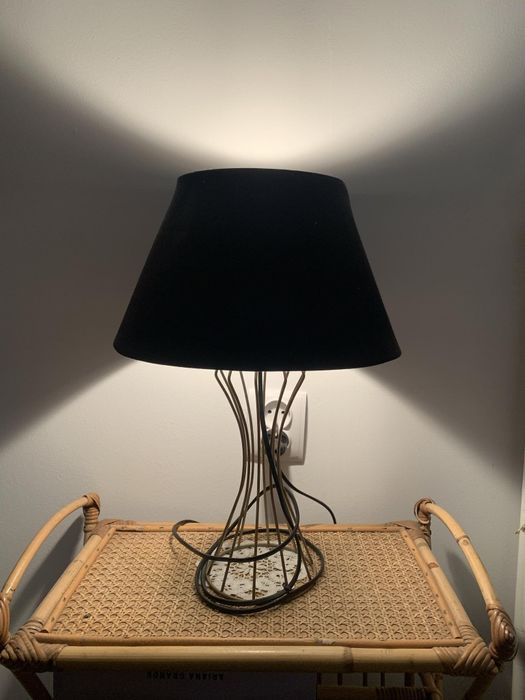 Czarna lampka nocna industrialna