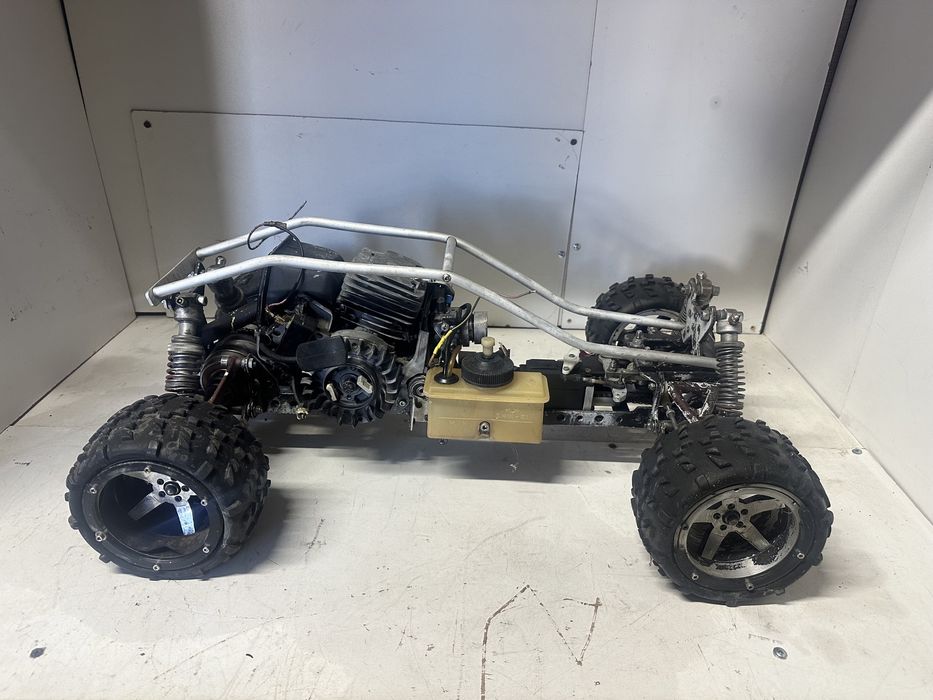 Машинка Rc 1/6 ( на пульті керування  )двс , багги 4х4 traxxes