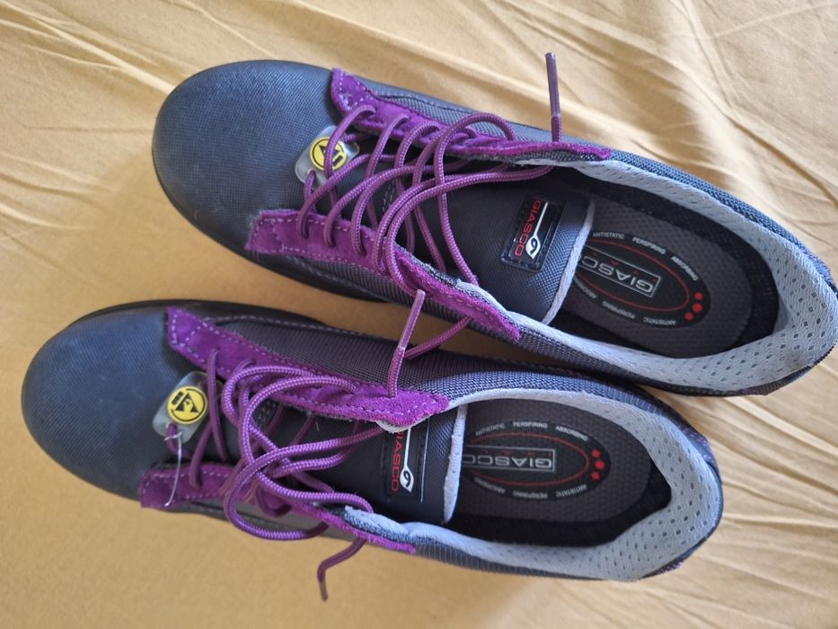 Продам женские защитные ботинки Giasco 40 размер