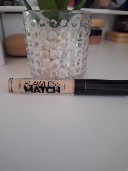 Avon korektor w płynie