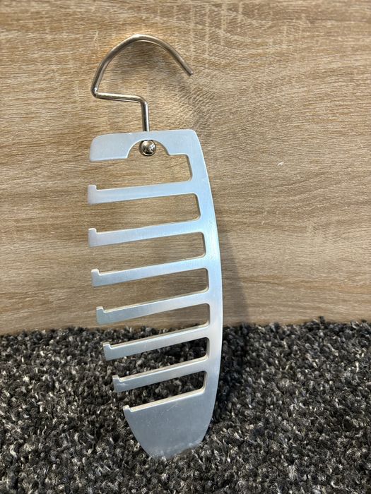 metalowy wieszak na krawaty lub paski