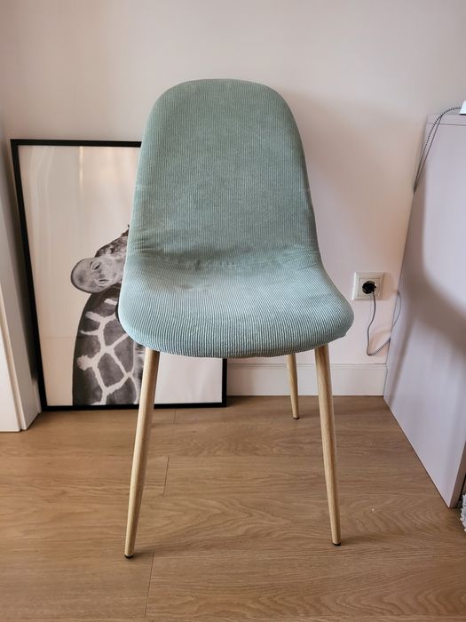 Cadeira nordica com forro em bombazine verde água