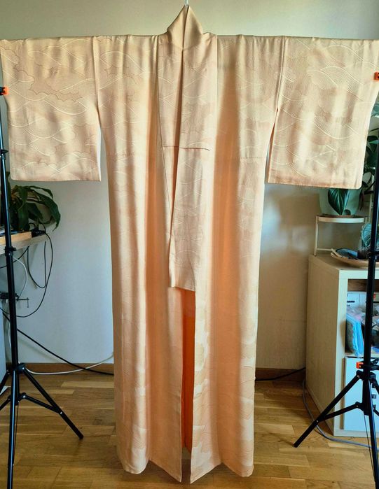 Masełkowe żółte kimono iromuji w fale chmury jedwabne z Japonii