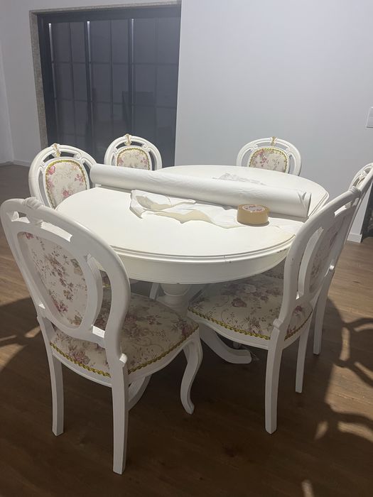Mesa e 6 cadeiras