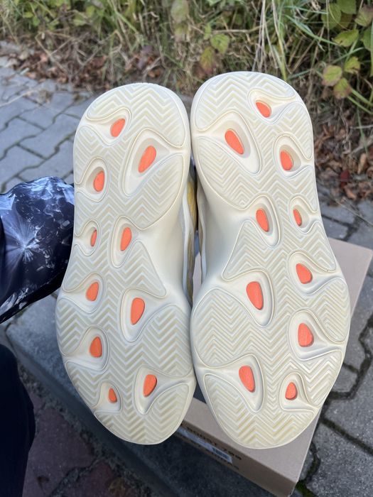 adidas Yeezy 700 V3 Safflower buty żółte niskie 46 2/3
