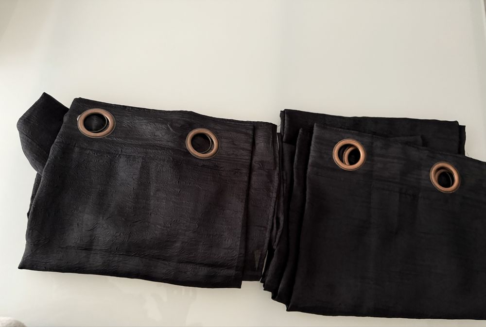 Cortinados pretos