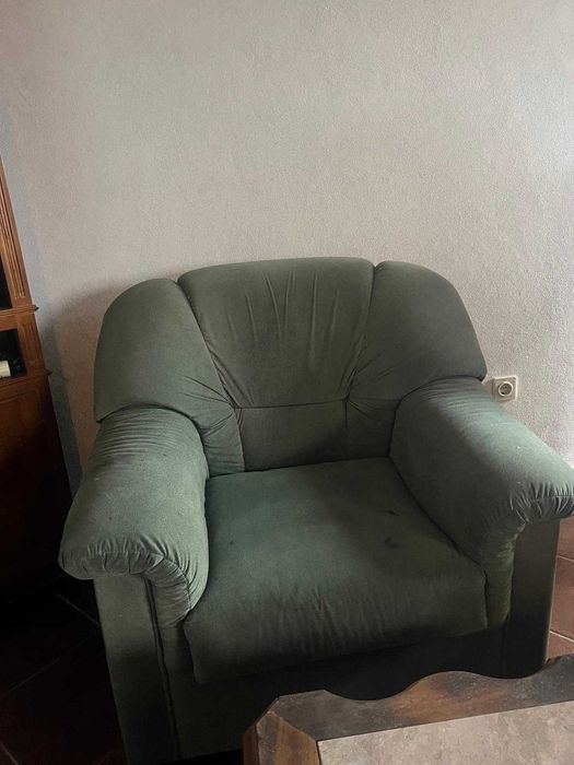 Conjunto de 3 sofás e 1 mesinha de centro
