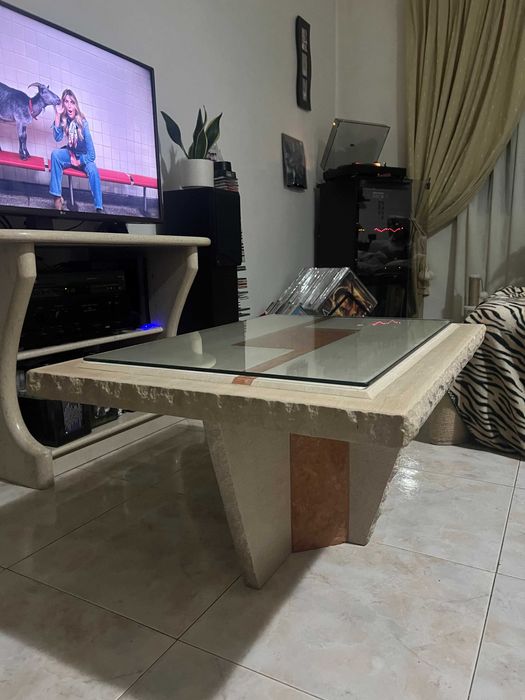 Mesa de centro em pedra