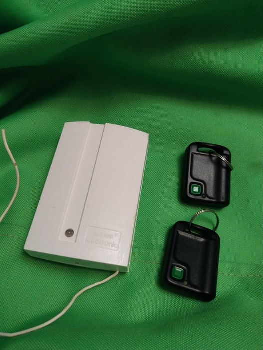 Радіо кнопка, Elmer electronic UMB-100, тревожна кнопка