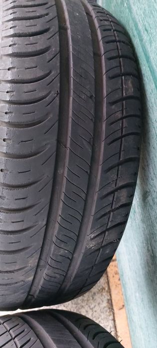 Pneus Michelin 185/60 R14 em muito bom estado