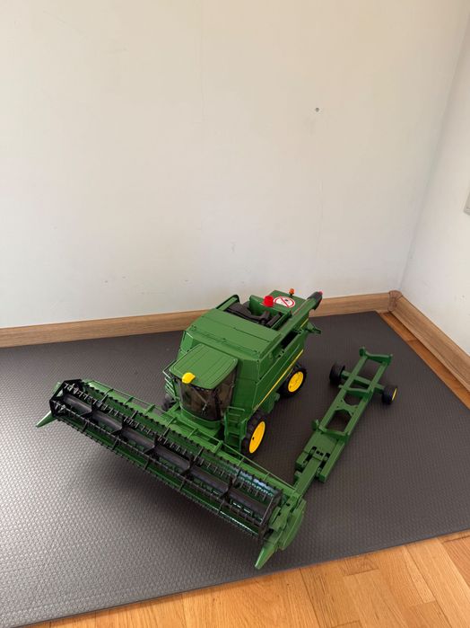 Kombajn John Deere T670i Bruder 02132 – Skala 1:16, Stan Idealny + Wózek