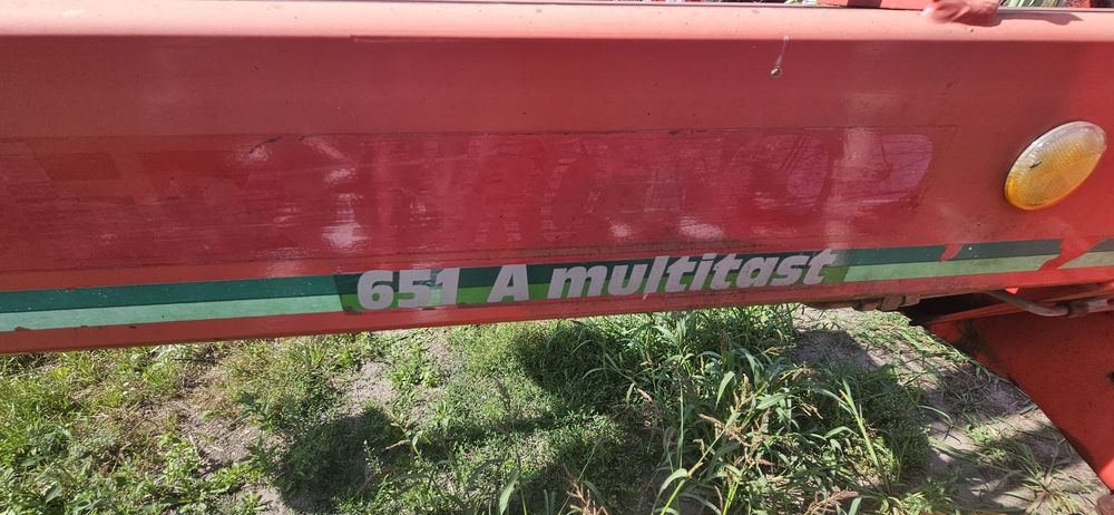 Zgrabiarka dwukaruzelowa claas przegrabiarka
