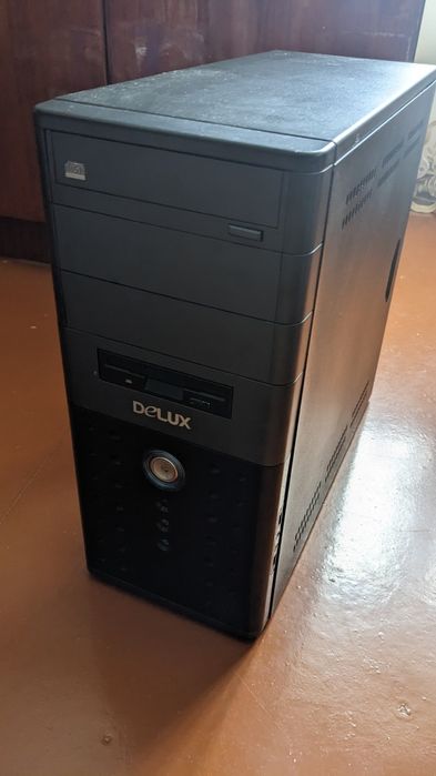 Комп'ютер без диска та блока живлення