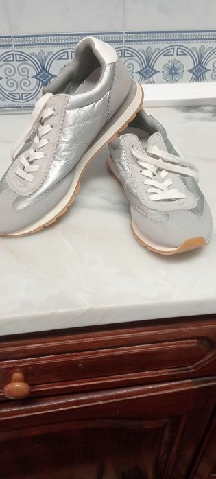 Tênis número 40 da marca Parfois.