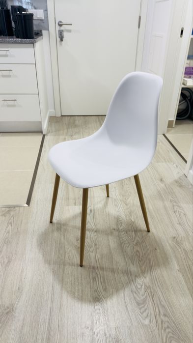 Cadeiras pvc novas branco e cor madeira
