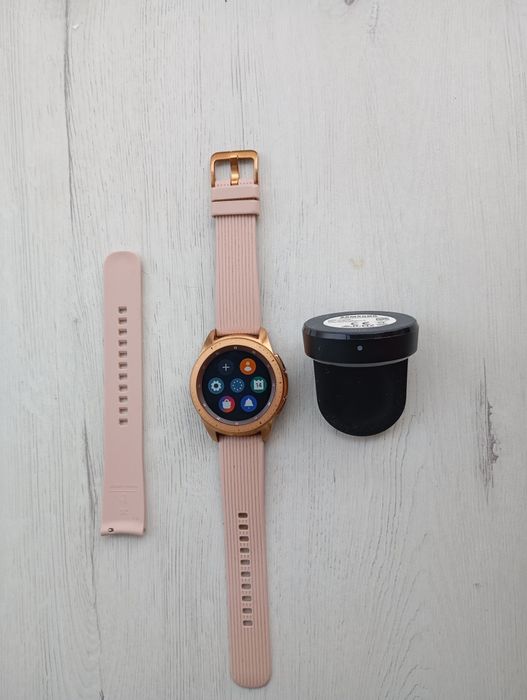 Samsung Galaxy Watch 42mm - Rosa, em ótimo estado + carregador sem fio