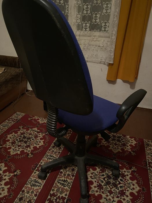 Krzesło biurowe , regulowane