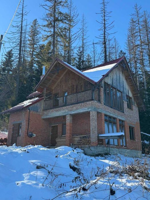 Карпати БУДИНОК з частковим ремонтом та комунікаціями в с. Микуличин