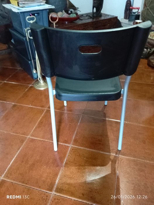 Cadeira IKEA usada
