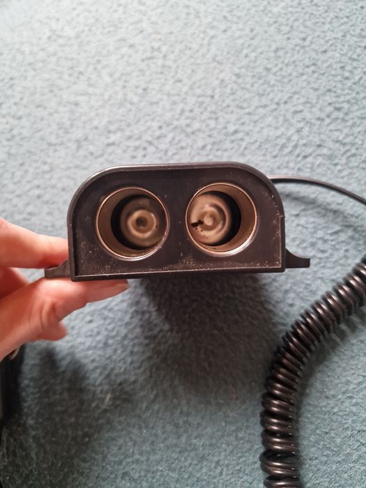 Podwójny rozgałęziacz gniazda zapalniczki