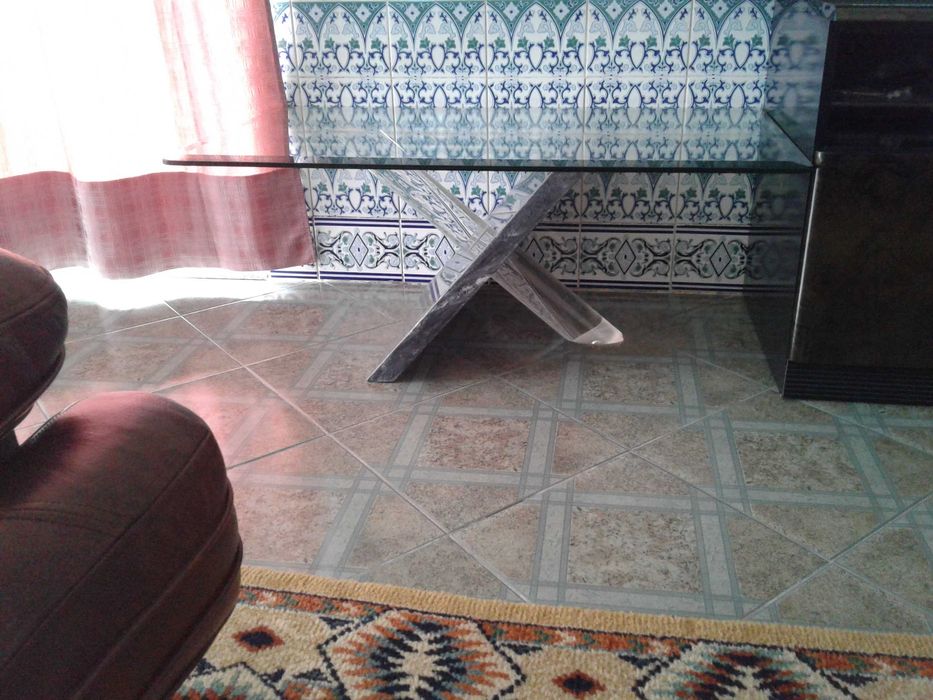 Mesa de vidro de designer moderno para sala de estar, como NOVA!