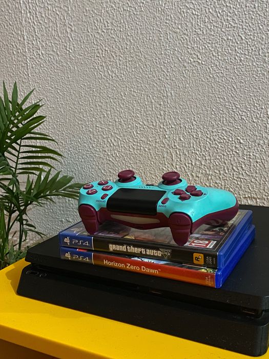 PlayStation 4 + 2 Jogos + Comando