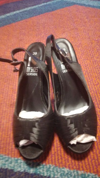 Sapatos pretos de cerimónia