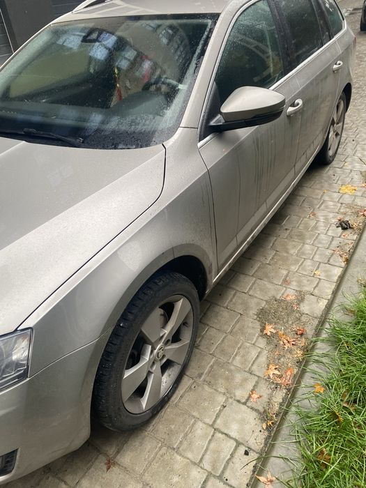 Продам автомобіль сімейний