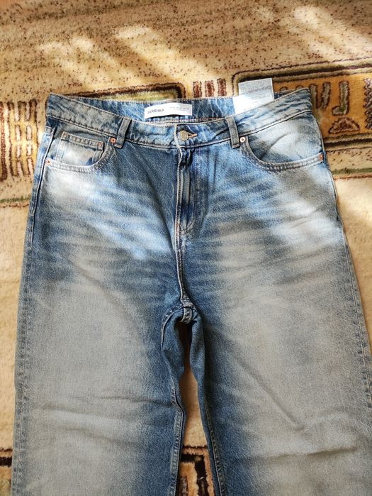 Джинси жіночі Bershka, сині, 40 р.