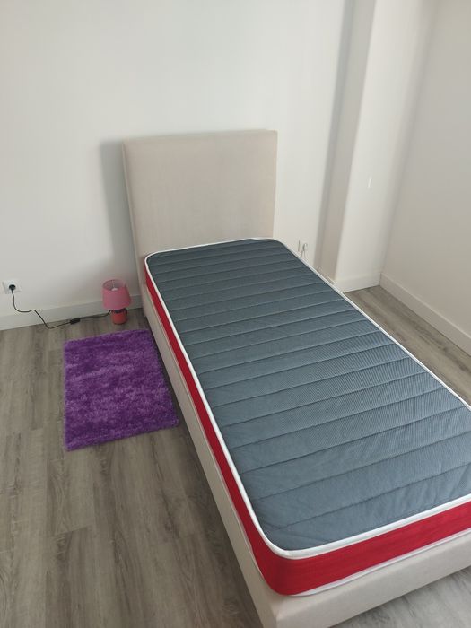 Cama de solteiro 200x90  como nova!