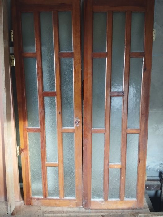 Продам  деревянные двери