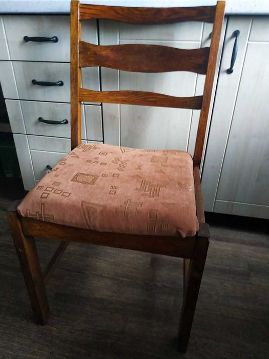 Хороший, крепкий стул