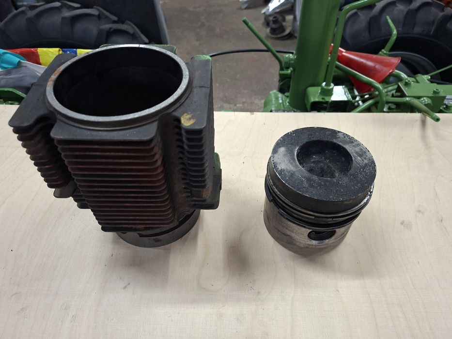 Ciągniczek traktorek tv521 cylinder i tłok
