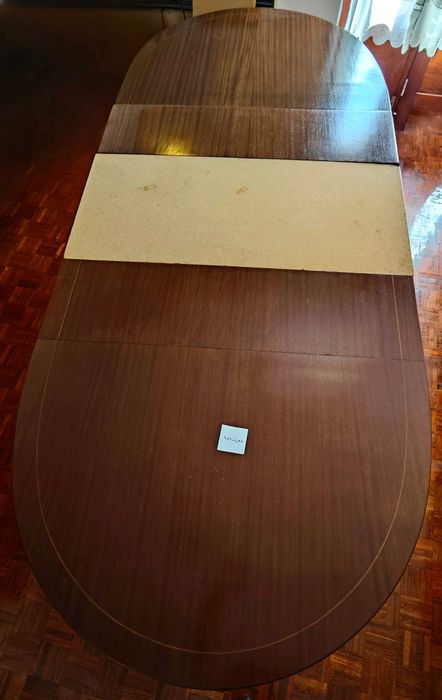 Conjunto Clássico de Sala de Jantar: Móvel + Mesa + 8 Cadeiras