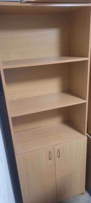 Продам столы , шкафи,  мониторы , стиралку и посудумоечн машины