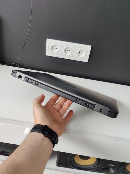 Ноутбук 15.6 dell latitude E5550 / i5/8 ГБ/SSD 128/full HD IPS