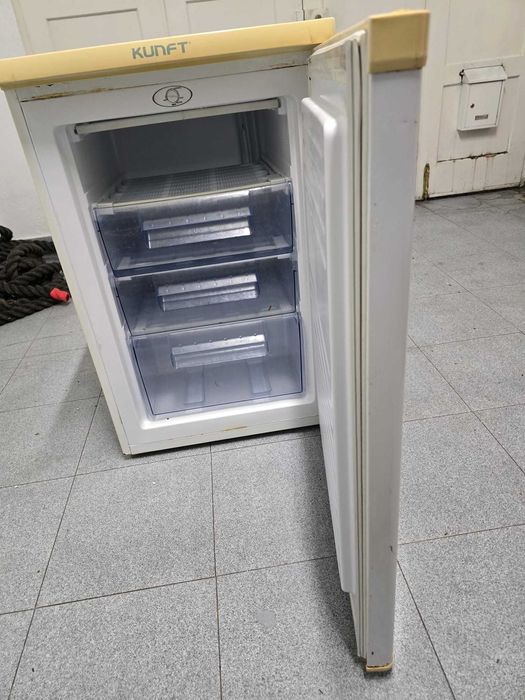 Arca congeladora vertical 4 divisões 85cm altura