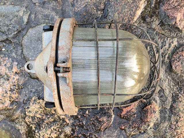 Stare lampy przemysłowe