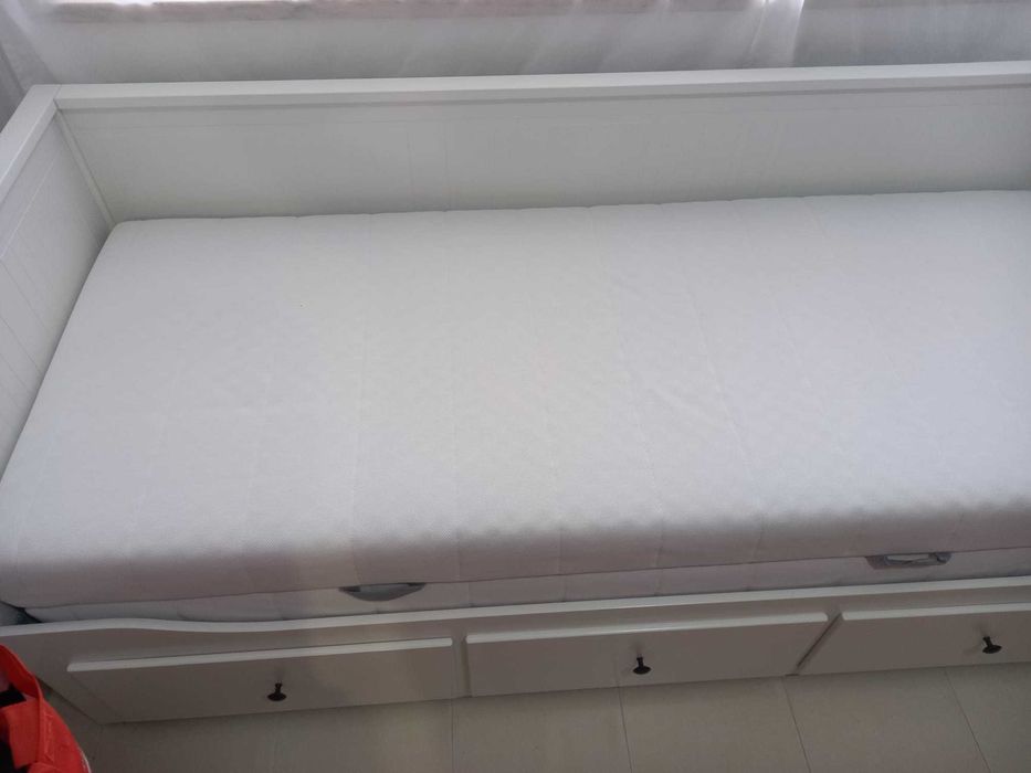 Cama de Extensão - fechado torna cama de solteiro e aberto  de casal