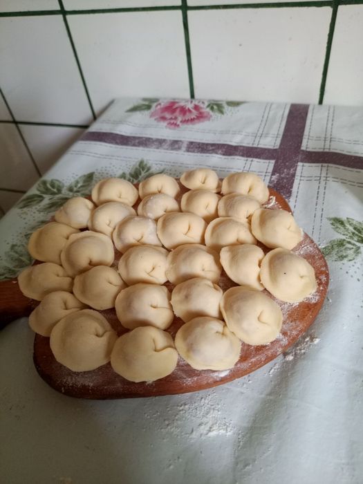 Черкасси! Смачні домашні пельмені,вареники з картоплею.під замовлення. готую з любовью)Пельмені ручна робота 220.класичні 200.Вареники з картоплею 150