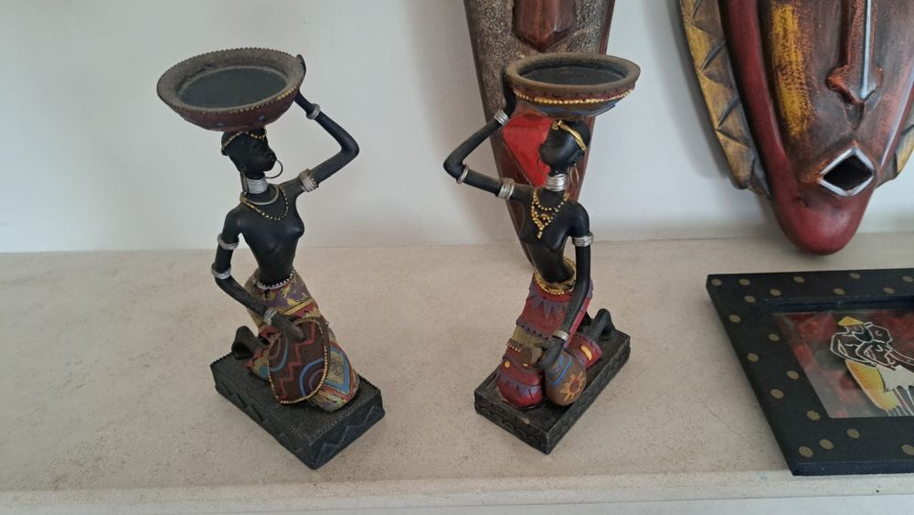 Conjunto de peças  de inspiração africana