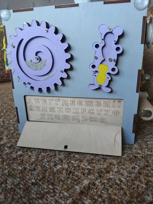 Продам Бізікуб для розвитку дрібної моторики