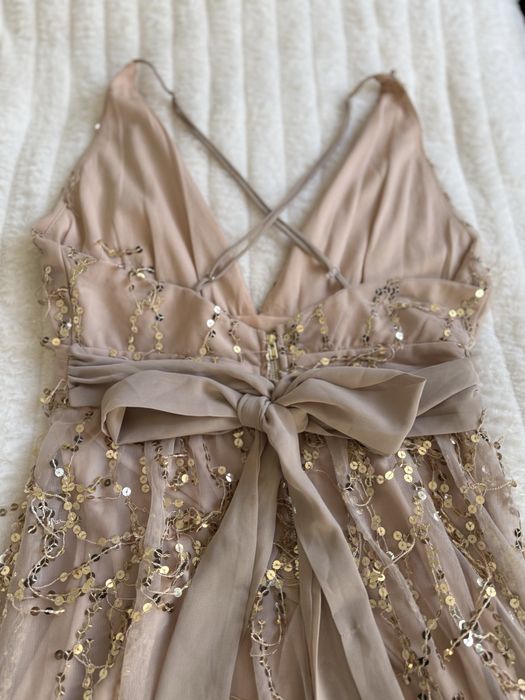 Vestido festa bege com brilhantes tamanho M